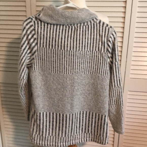 Chances R sweater Medium - Picture 2 of 4